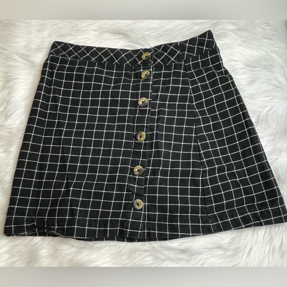 H&M SKIRT SZE 8 white and black